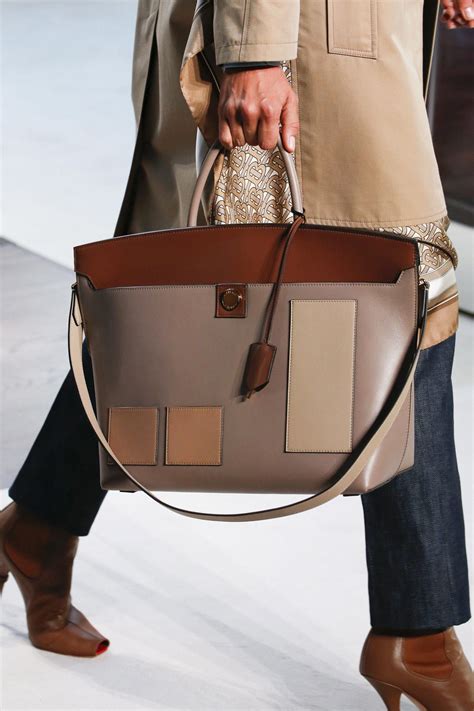 burberry purse 2018